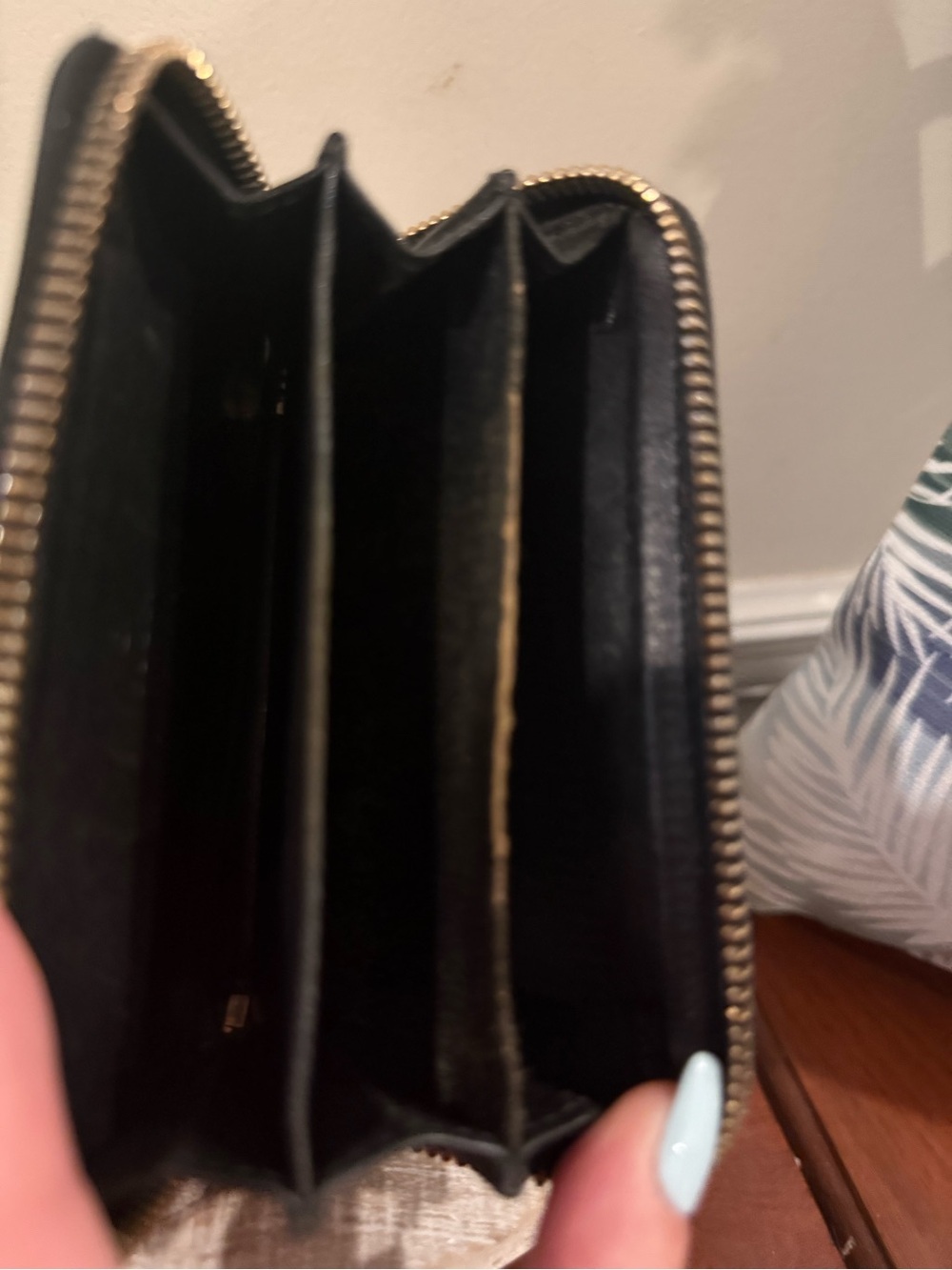 Authentic Gucci Card Case - Picture 5 of 6